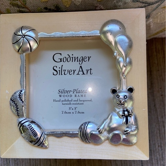 Rotating music box with slots for four photos and a central compartment. Silver. - Picture 3 of 7